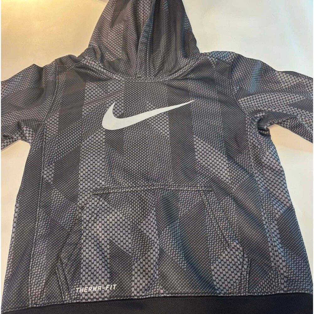 Nike boys Therma-Fit boys 6 sweatshirt